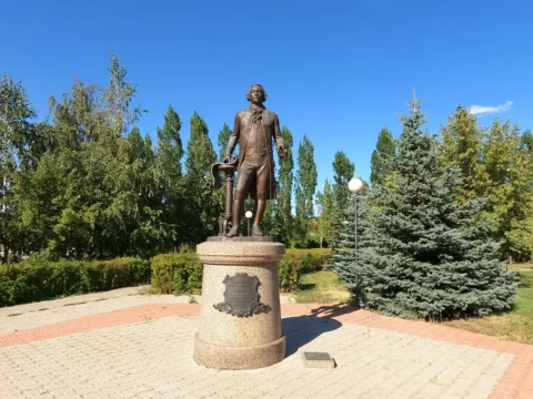 Памятник Пётру Рычкову, ОГУ, Оренбург