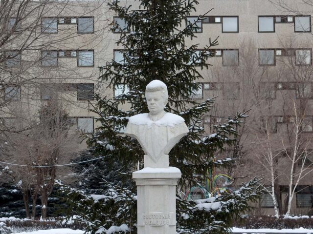 Памятник Святославу Федорову