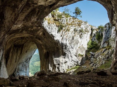 Пещера Айцуло