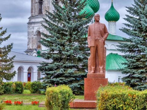 Памятник В. И. Ленину Пошехонье