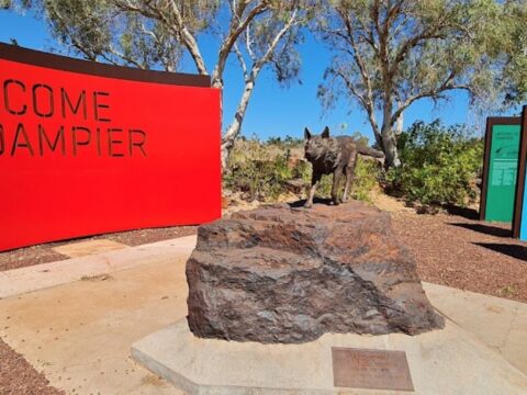 Статуя Рыжему псу в Австралии