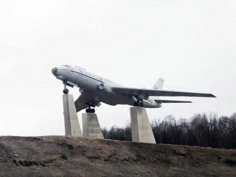 Самолет Ту-104 Внуково Москва