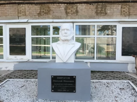 Памятник Николаю Пирогову, Оренбург