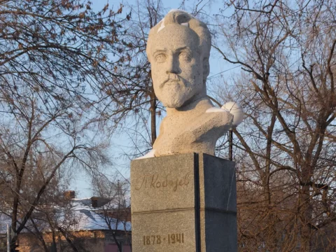 Памятник Петру Кобозеву в Оренбурге