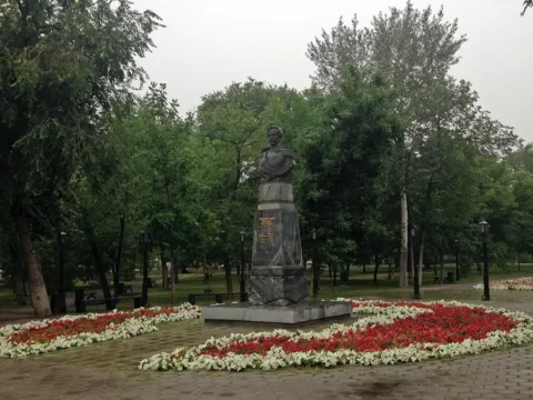 Памятник Василию Перовскому в Оренбурге